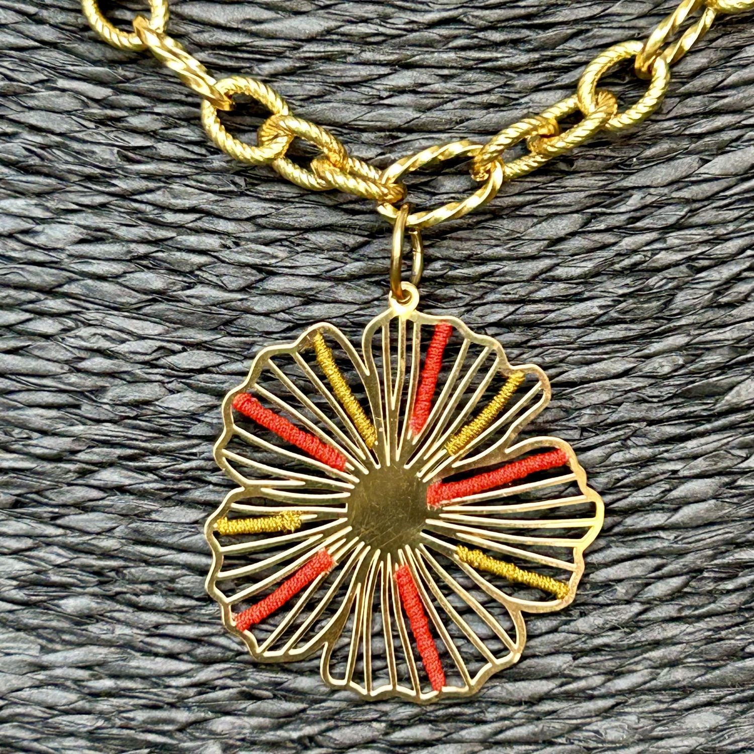 Collier Fleur ensoleillée