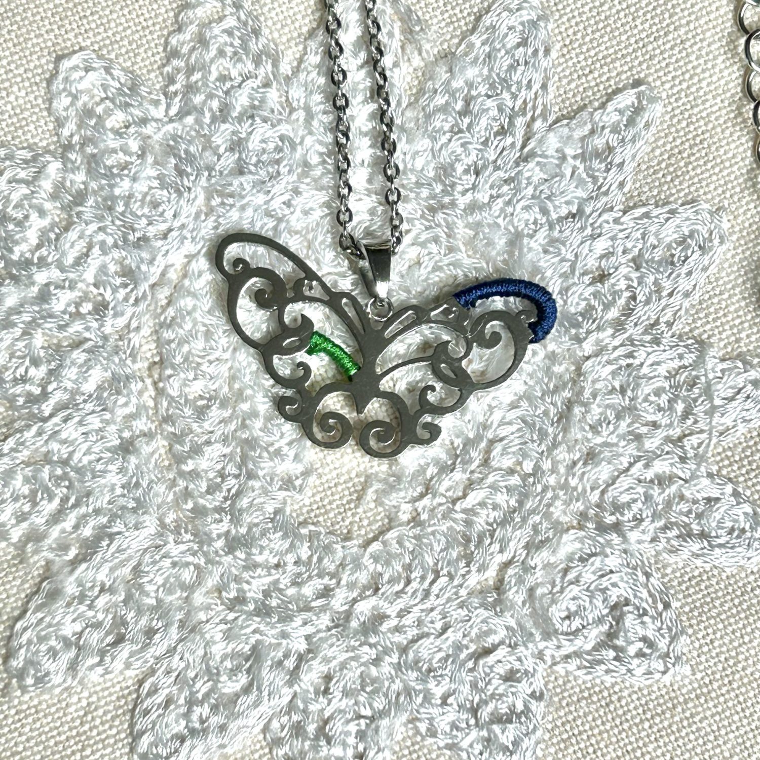 Collier Papillon en liberté