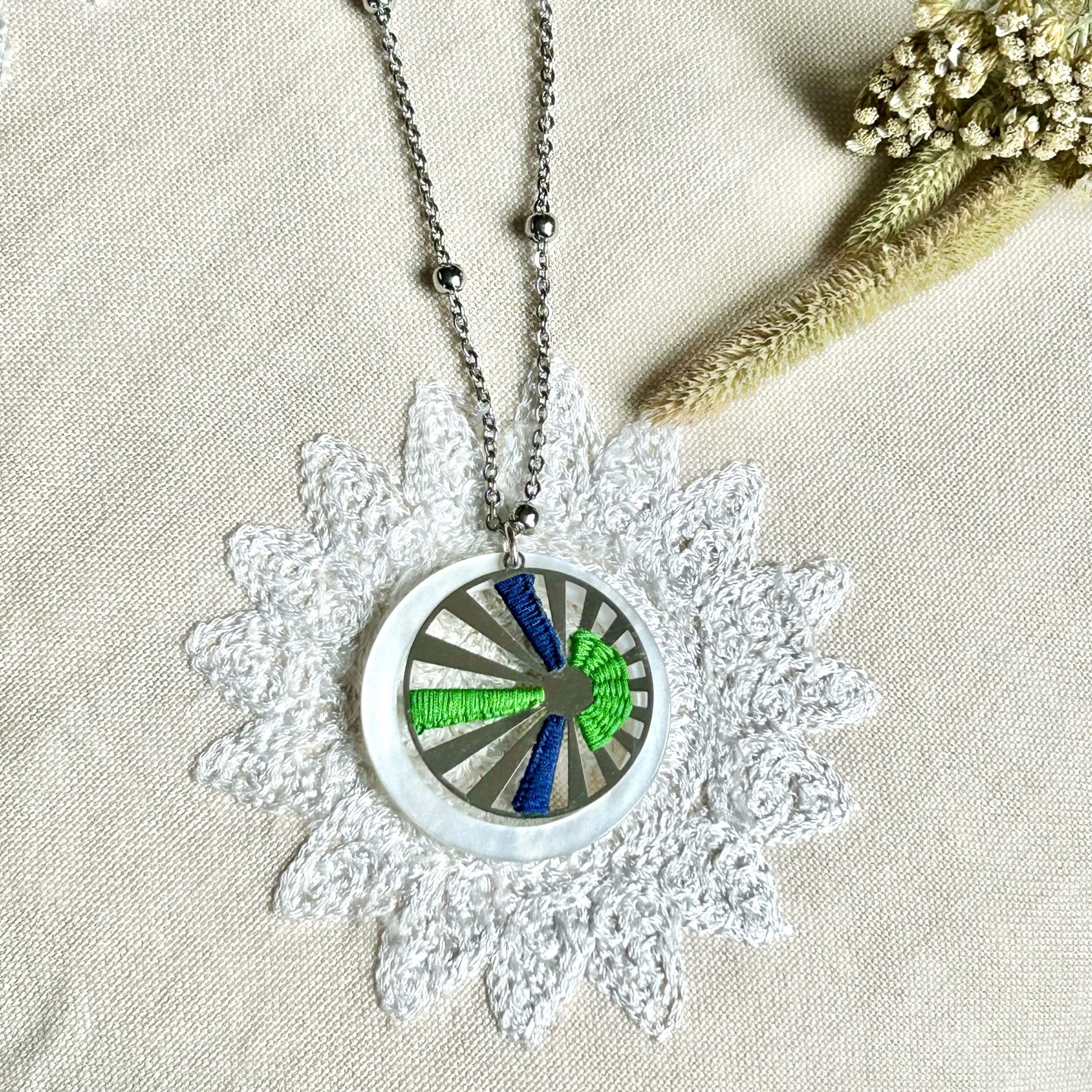 soleil levant pendentif