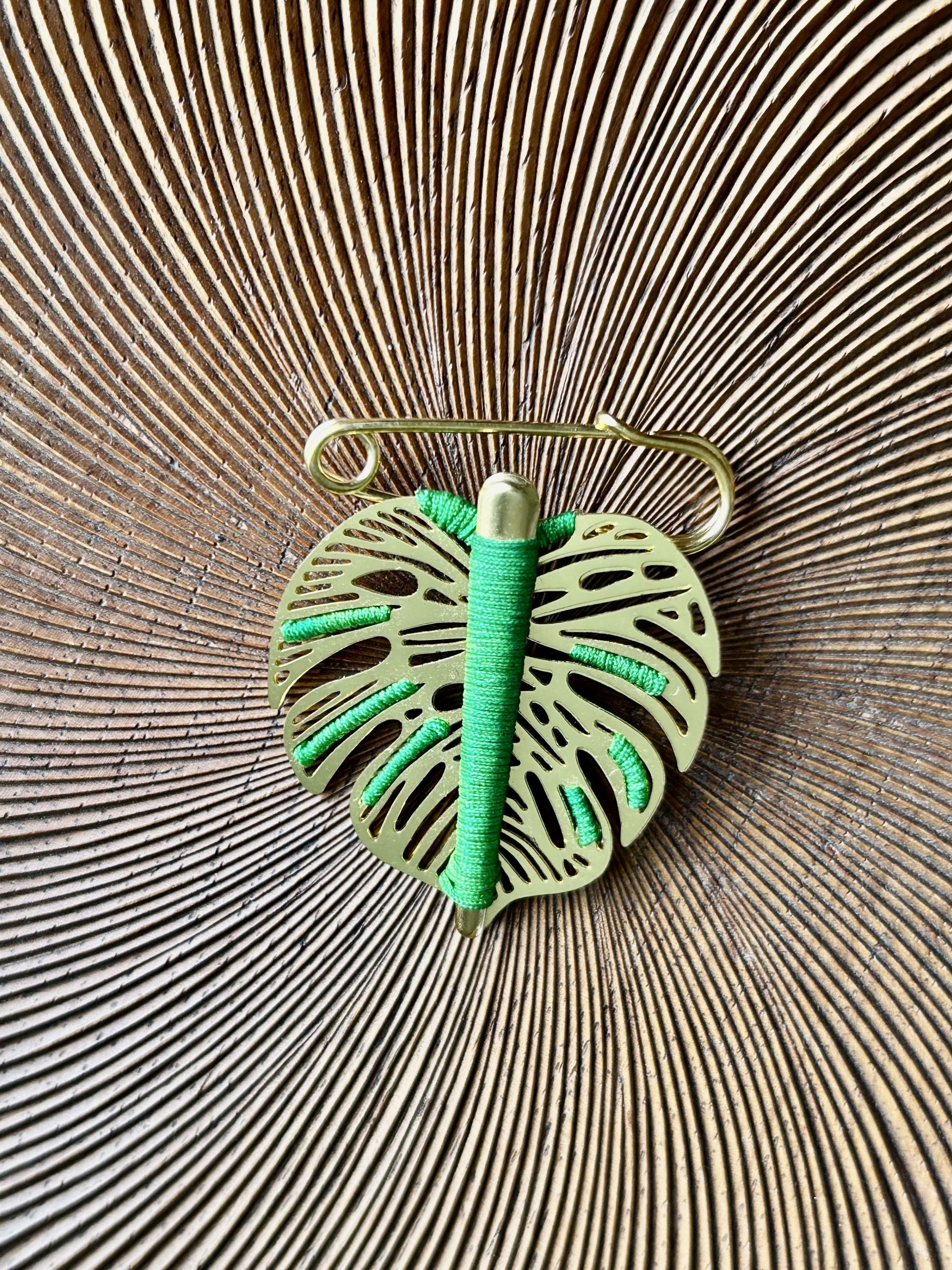 broche elegance tropicale verte1