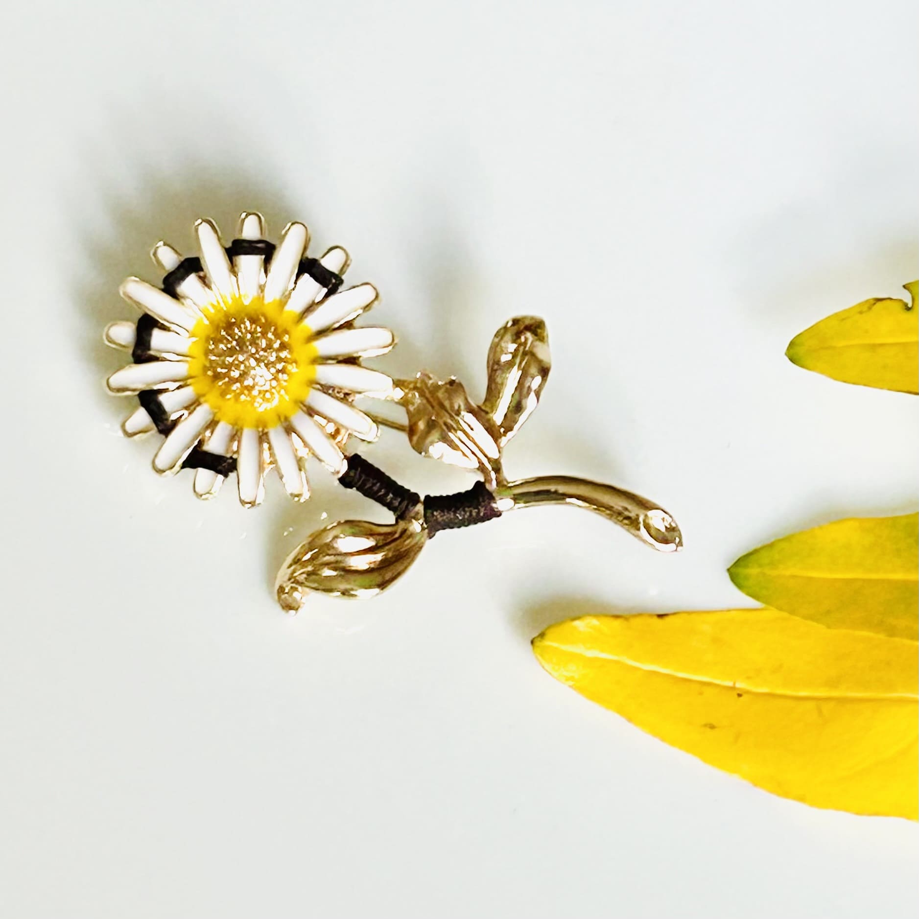 Broche marguerite beaucoup passionnément1